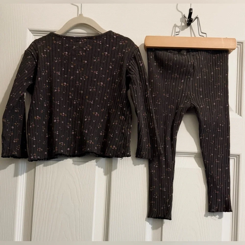 Zara Girls Charcoal / dark purple Pajama Set with Floral Accents. Size 3-4